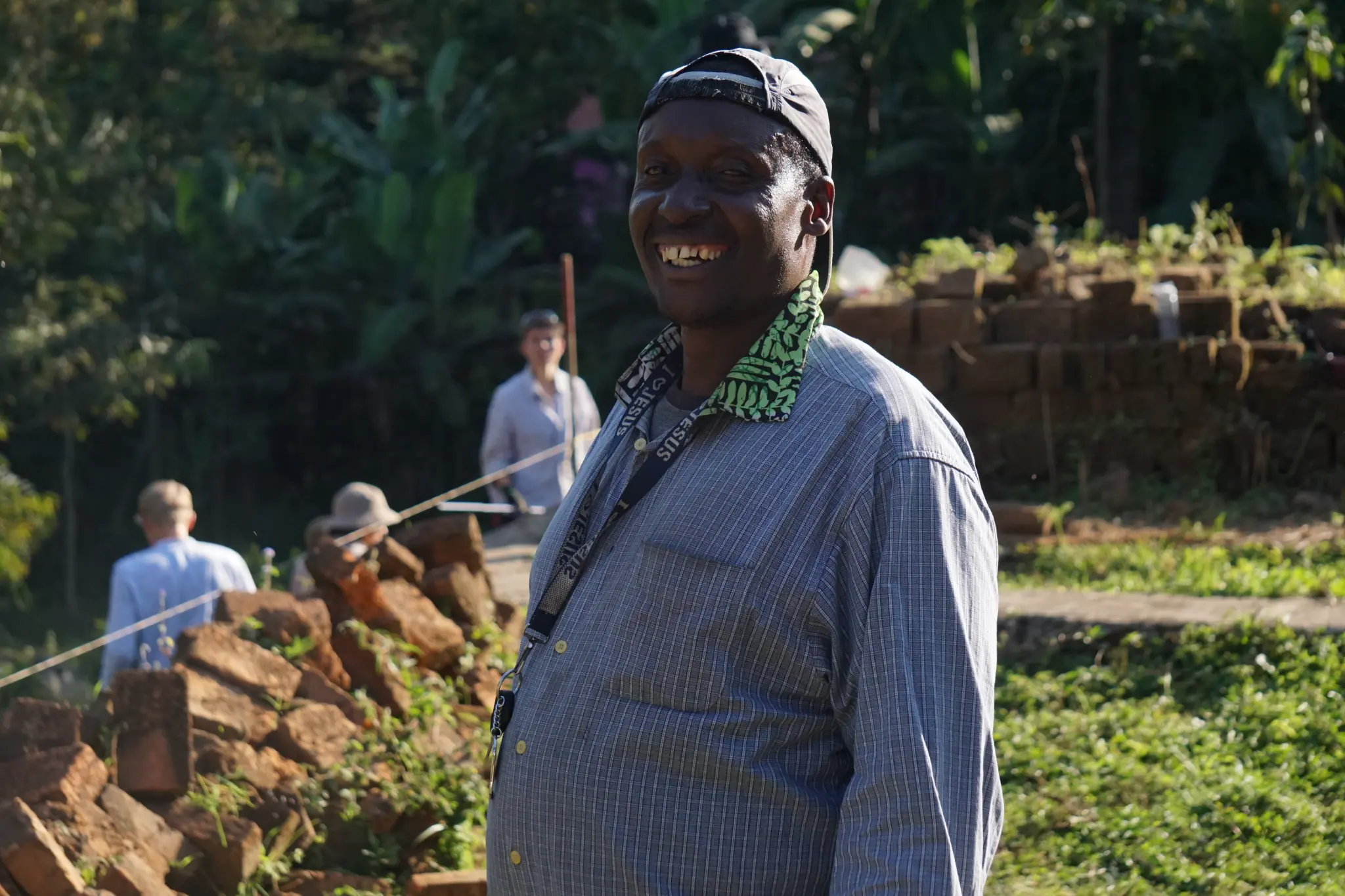 Lokaler Partner beim Bau — Freude und Zusammenarbeit