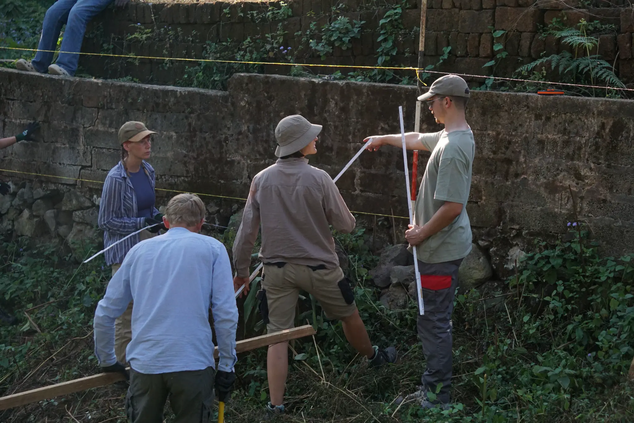 Vermessungsarbeiten auf der Baustelle