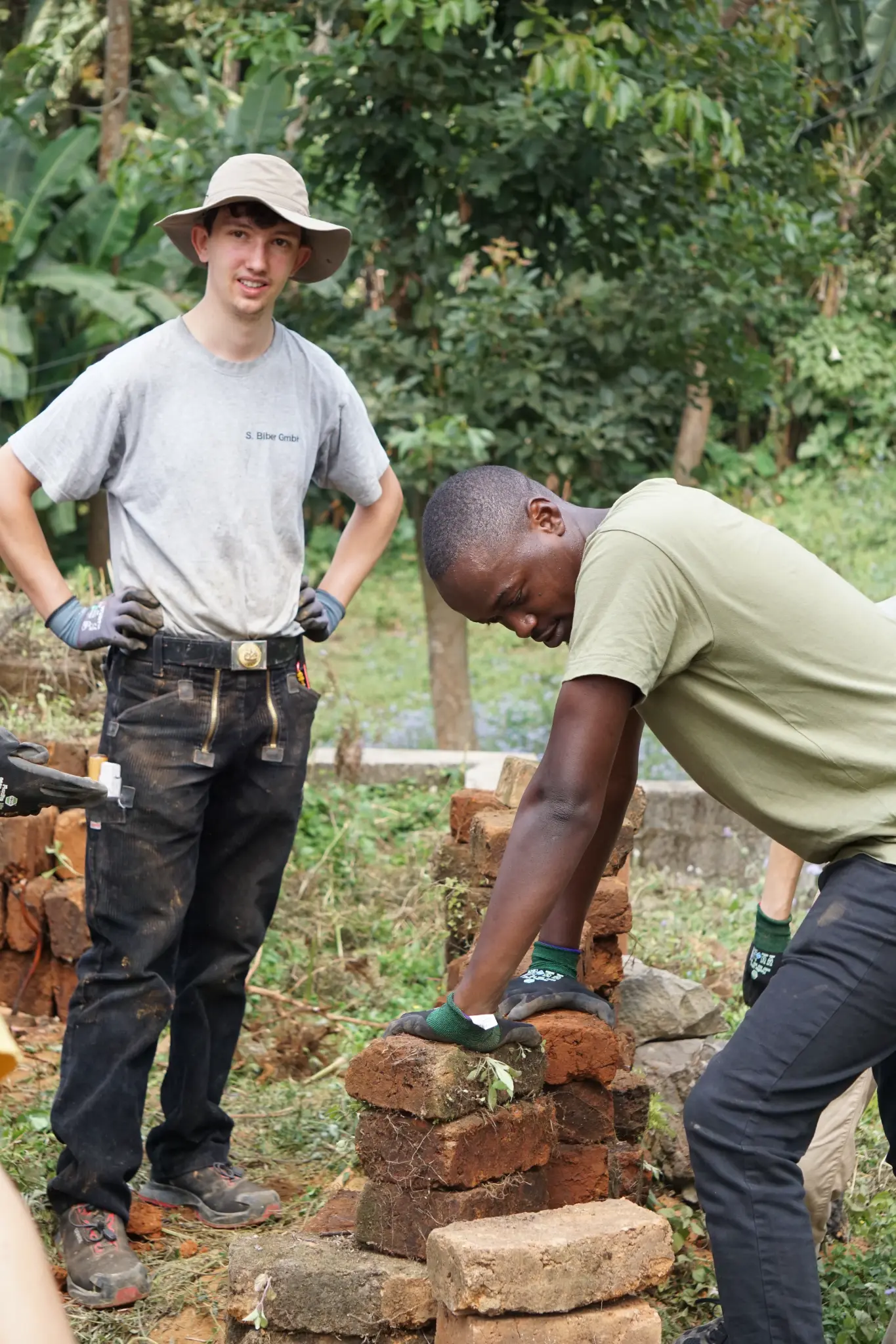 Ziegelarbeit — Stein für Stein entsteht die Schule