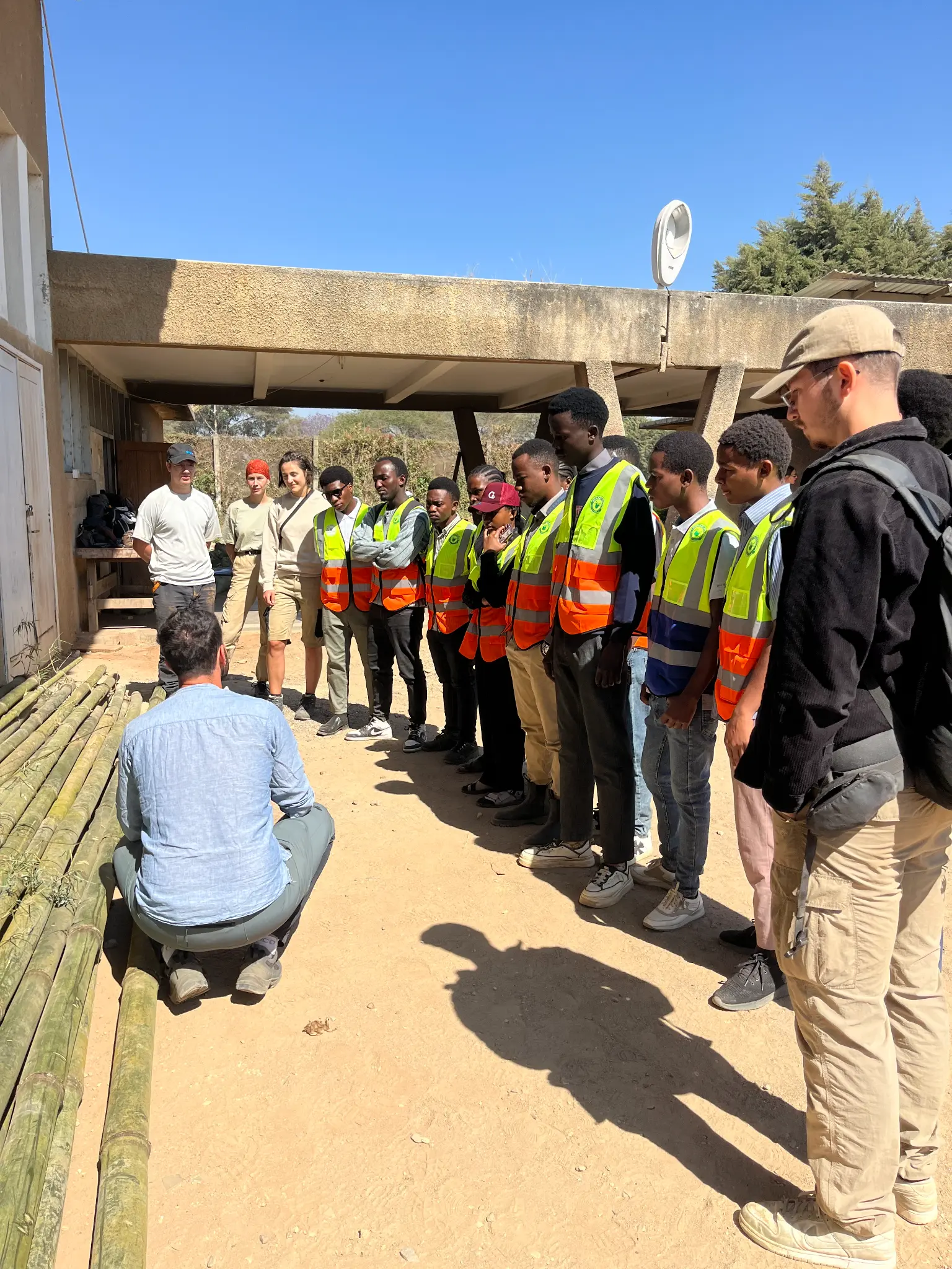 Workshop mit lokalen Jugendlichen